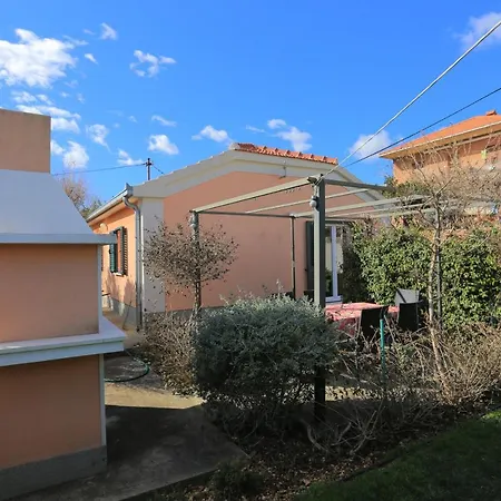 Family Friendly House With A Parking Space - 19247 Trogir