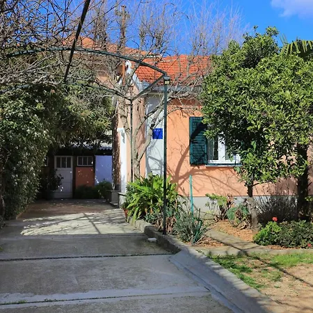 Сasa de vacaciones Family Friendly House With A Parking Space - 19247