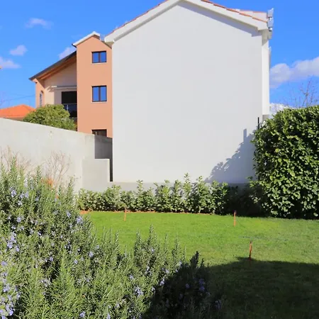 Сasa de vacaciones Family Friendly House With A Parking Space - 19247 *