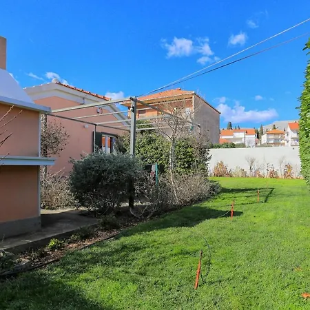 Family Friendly House With A Parking Space - 19247 Сasa de vacaciones