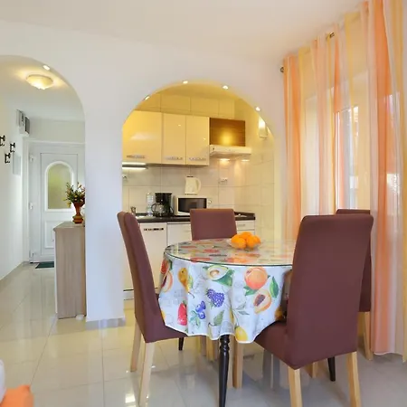 Сasa de vacaciones Family Friendly House With A Parking Space - 19247
