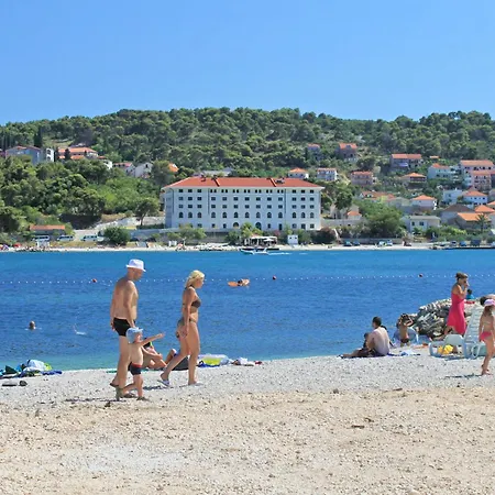 Сasa de vacaciones Family Friendly House With A Parking Space - 19247 Trogir